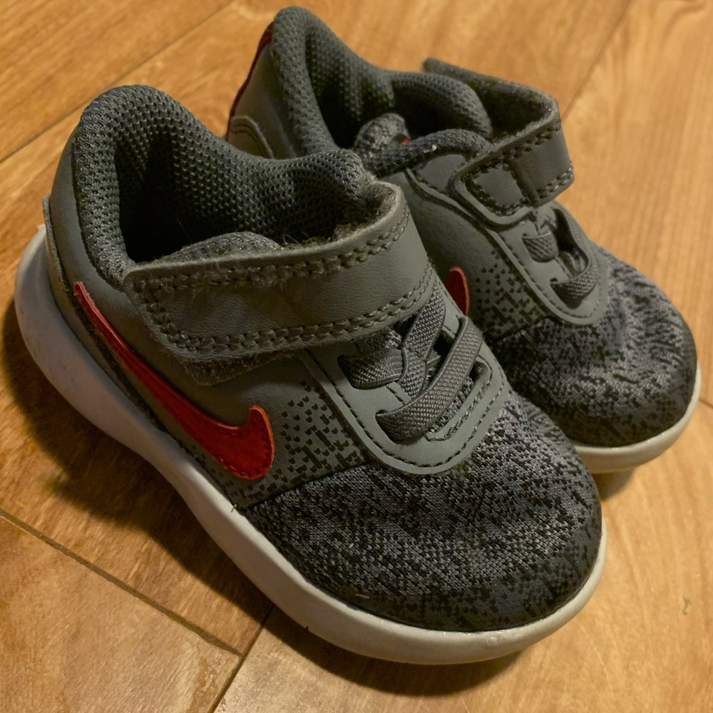 Toddler boy Nike sneakers